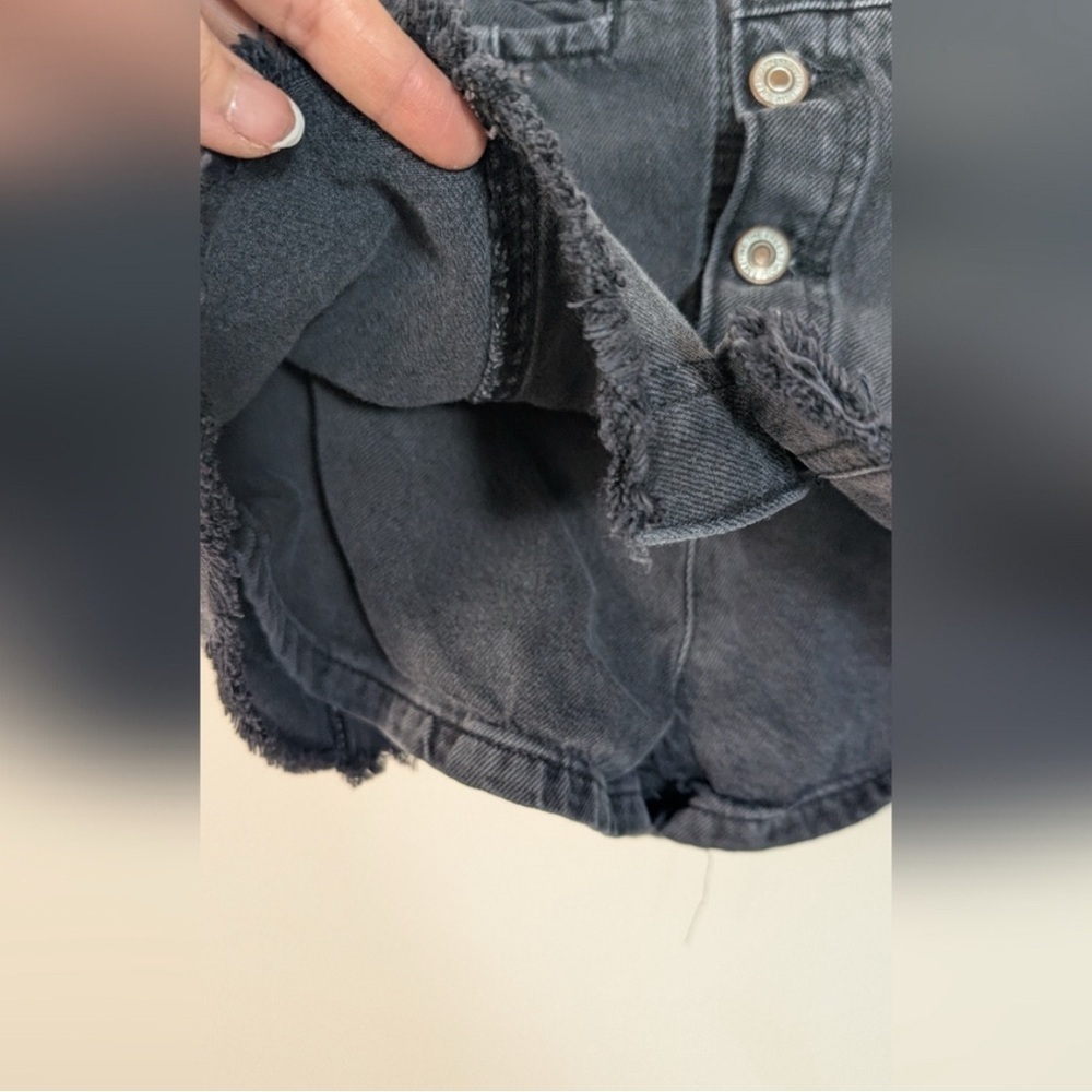 Free People - Faded Black Midnight Sun Mid Rise Denim Mini Skirt/Skort Size 25 - Picture 11 of 14